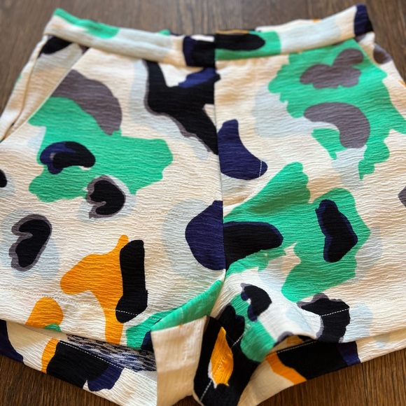 Shorts - Picture 6 of 8